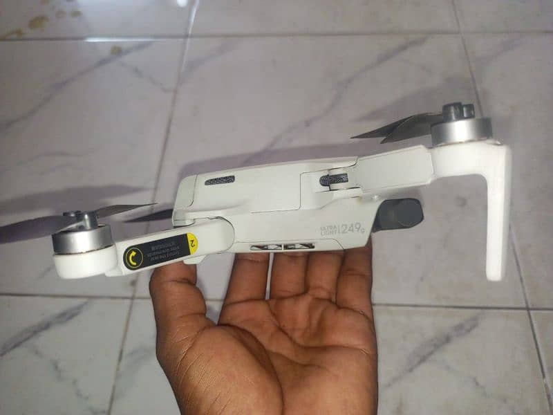 Dji mini 2 for sale 3batteries and batteries box and Remot aur bag 4