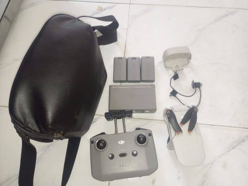 Dji mini 2 for sale 3batteries and batteries box and Remot aur bag 5