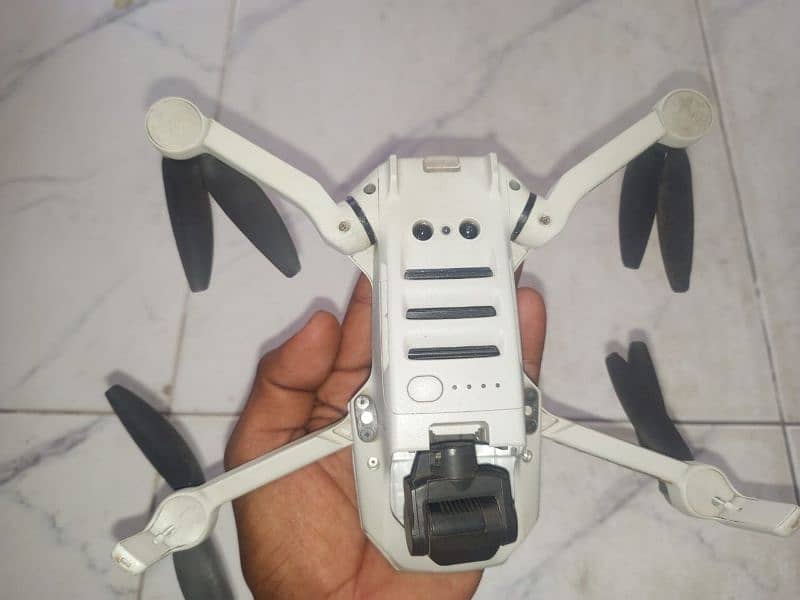 Dji mini 2 for sale 3batteries and batteries box and Remot aur bag 6