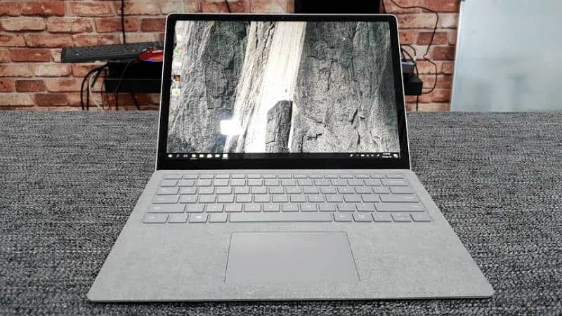 Microsoft Surface Laptop 3 i5 10th Generation 8gb 256gb ssd 0