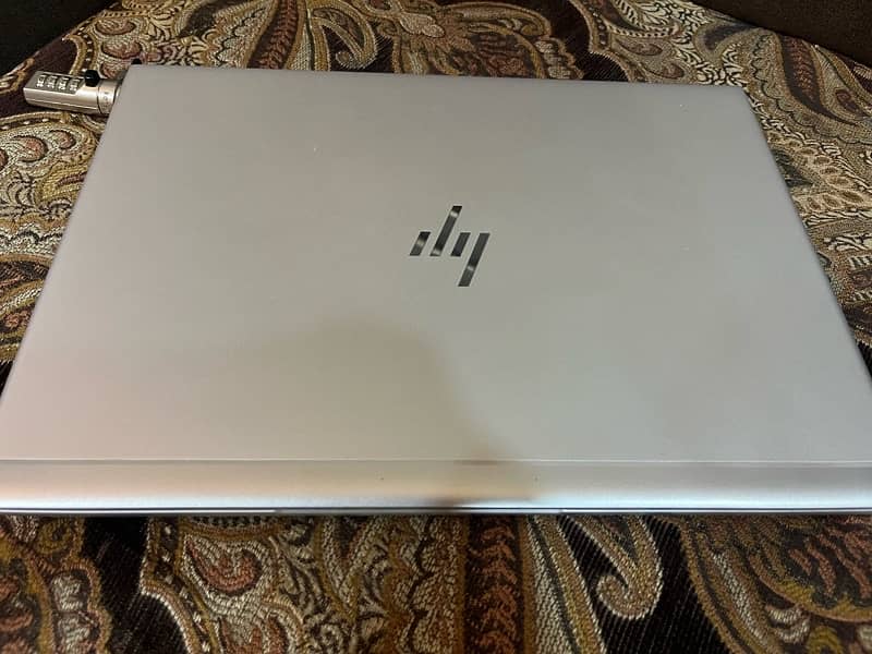 hp ELITEBOOK 830 g6 for sell with charger and bag 1