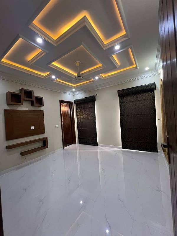 BRAND NEW 10 MARLAS HOUSE AVAILABLE FOR SALE SECTOR B BLOCK TAKBEER BLOCK SHAHEEN BAHRIA TOWN LAHORE 14