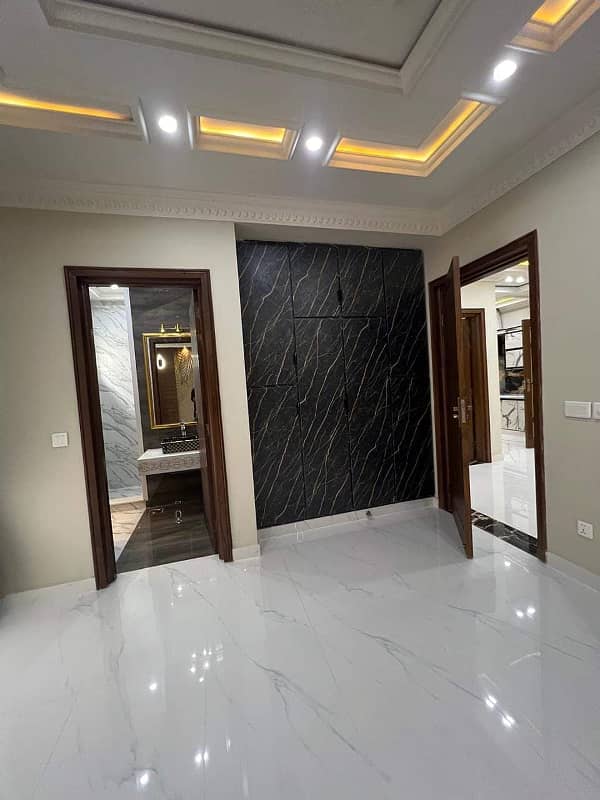 BRAND NEW 10 MARLAS HOUSE AVAILABLE FOR SALE SECTOR B BLOCK TAKBEER BLOCK SHAHEEN BAHRIA TOWN LAHORE 23