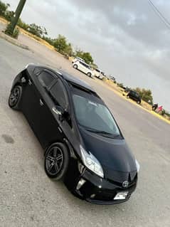 Toyota Prius G Touring- Leather-Selection Sunroof + Solor