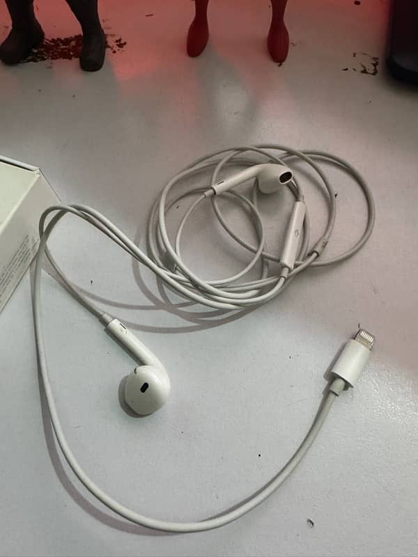 iphone handfree earpods lightning connecter 1