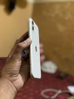 iPHONE 11(128GB factory Unlocked Waterpack)