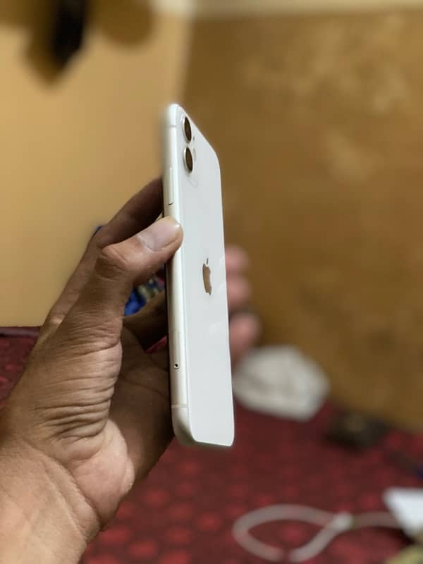 iPHONE 11(128GB factory Unlocked Waterpack) 0