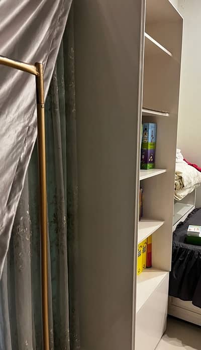 5 COMPARTMENT WHITE SHELVE