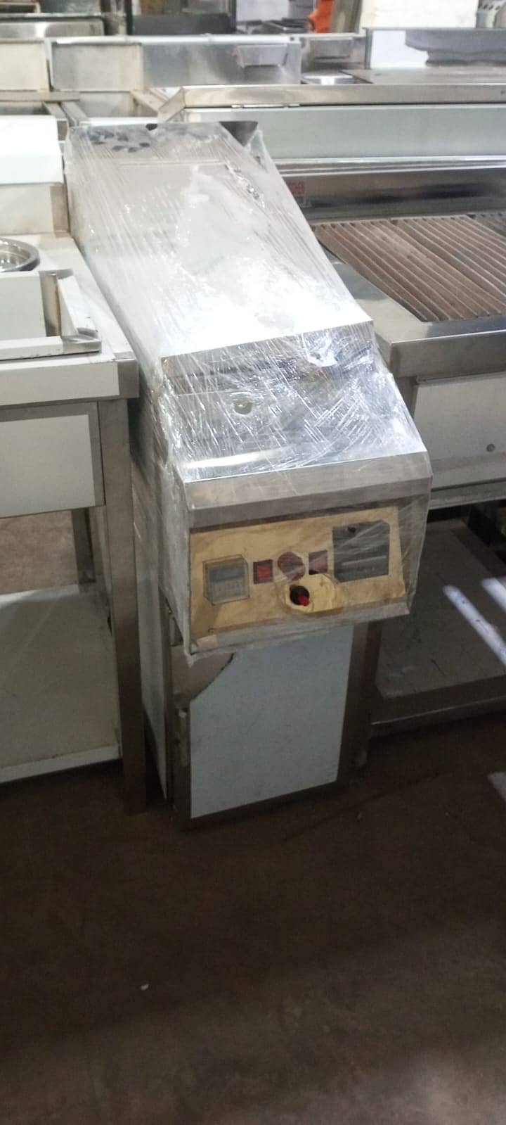 shawarma counter havy duty+fryer we hve pizza oven fast food machiner 8