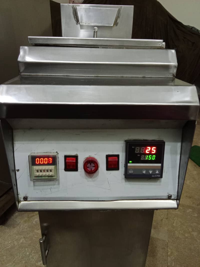 shawarma counter havy duty+fryer we hve pizza oven fast food machiner 12