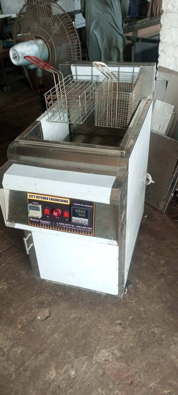 shawarma counter havy duty+fryer we hve pizza oven fast food machiner 18