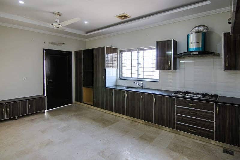 1 Kanal slightly used Unique Modern Design House For Sale at Prime Location of DHA Phase 4 Lahore, Near to park 5