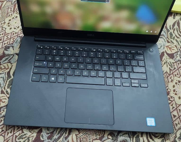 Dell Precision 5520 1