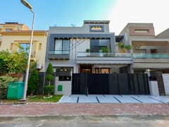 House Spread Over 10 Marla In Bahria Town - Overseas A Available