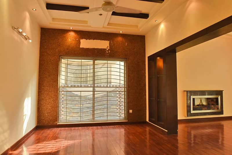 1 Kanal Slightly Used Unique Modern Design House For Sale At Prime Location Near To Park In DHA Phase 4 Lahore 4