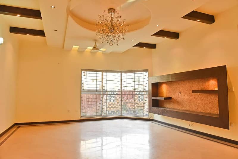 1 Kanal Slightly Used Unique Modern Design House For Sale At Prime Location Near To Park In DHA Phase 4 Lahore 7