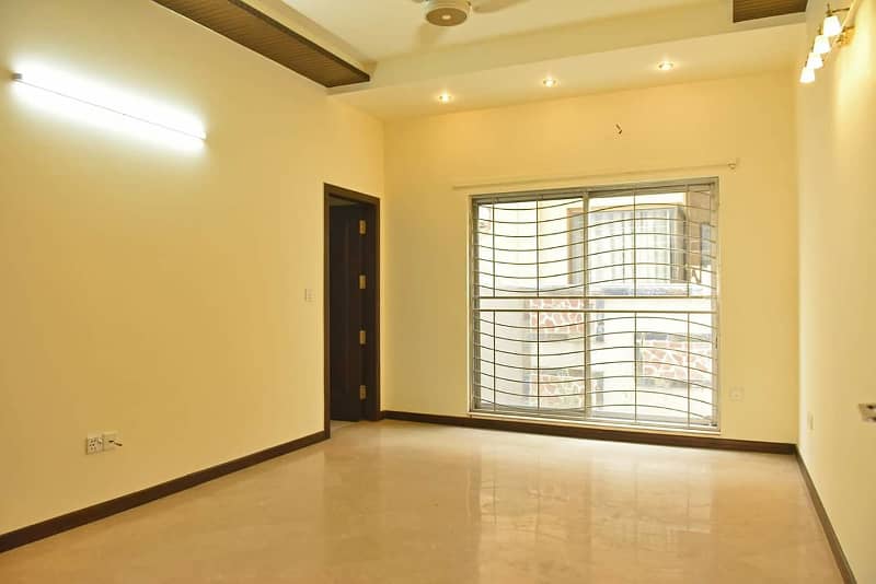 1 Kanal Slightly Used Unique Modern Design House For Sale At Prime Location Near To Park In DHA Phase 4 Lahore 12