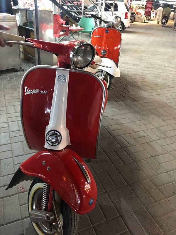 vespa super 1969 in restored condition 2