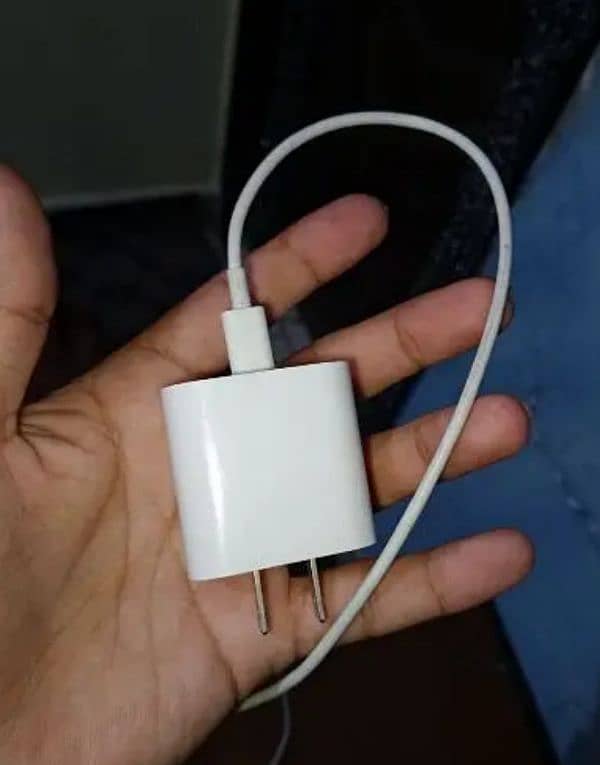 Non-PTA Iphone Xr With Original Charger. 3