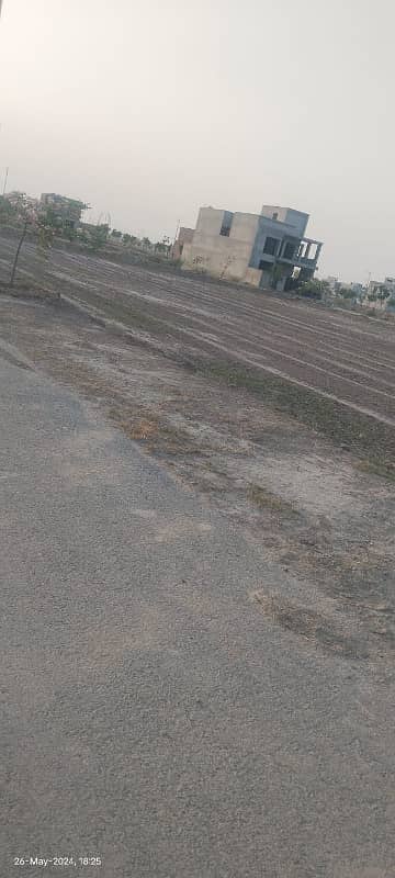 5 Marla Plot Available At Hot Location Near To park Mosque & Commercial At Reasonable Price In New Lahore City phase 3 5