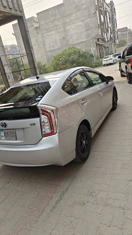 Toyota Prius 2015 3