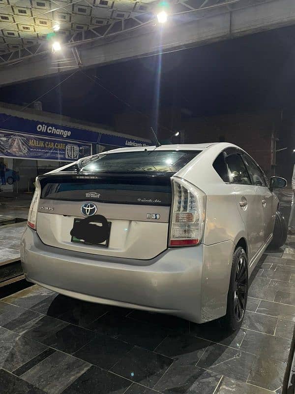 Toyota Prius 2011 4