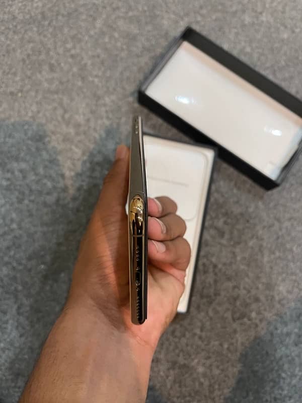 iPhone 11 Pro Max 5