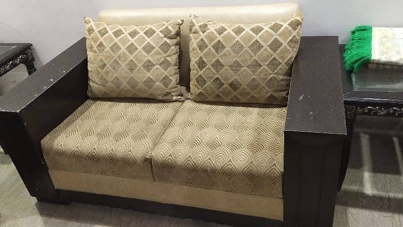 5 seater sofa set. 6