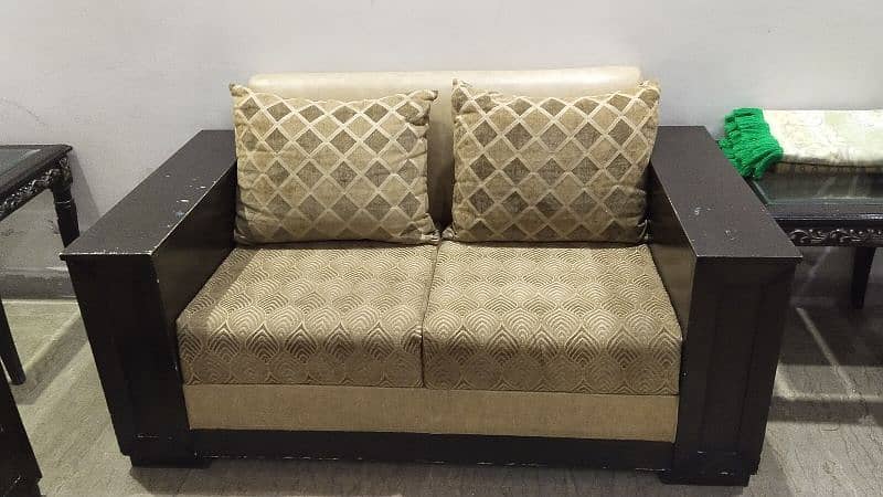 5 seater sofa set. 7