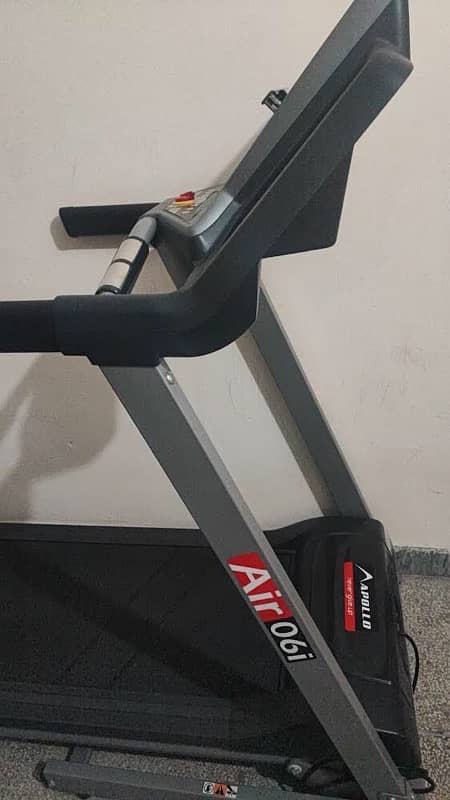 Apollo Air 06i Treadmill with Auto Incline for Sale in best condition 2