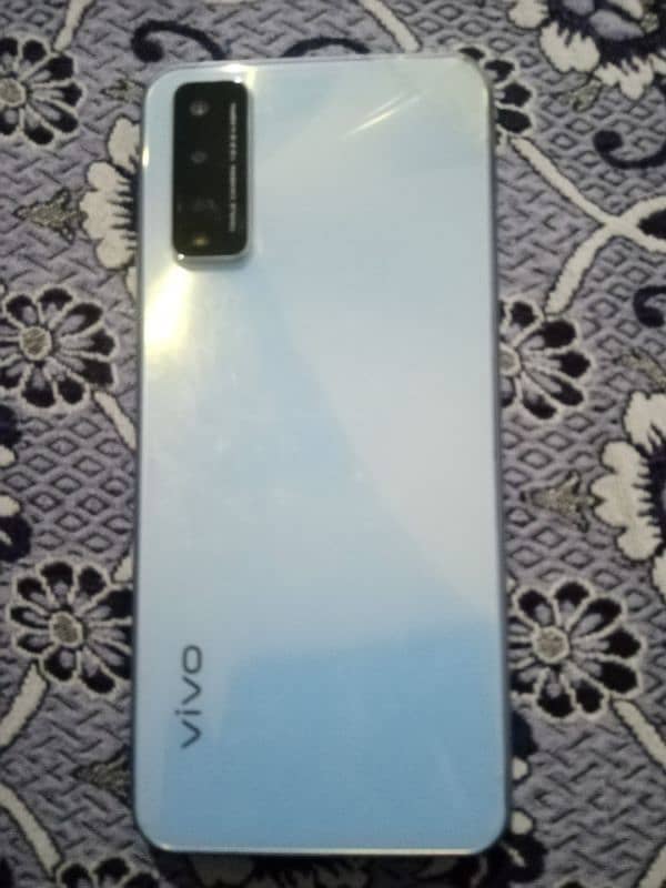 vivo y20   4ram 64 gb memory 6