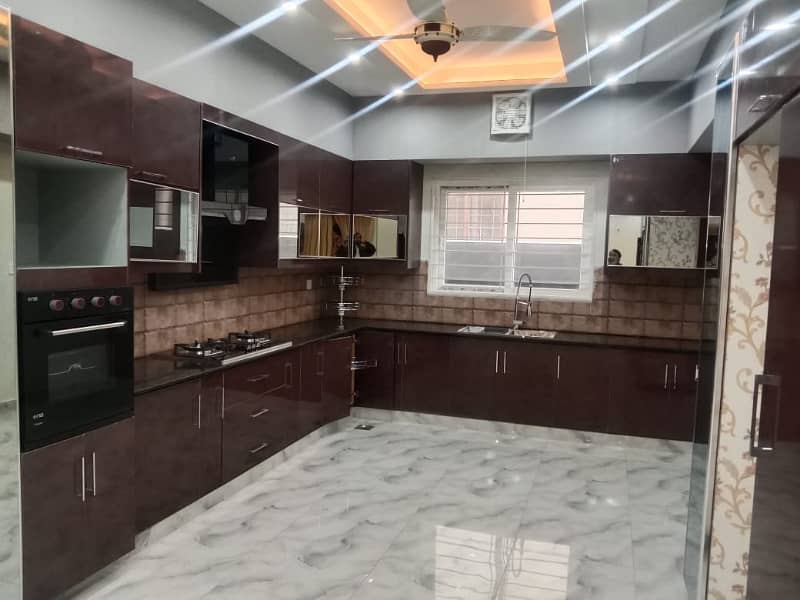 1 Kanal Brand-New House For Rent 8