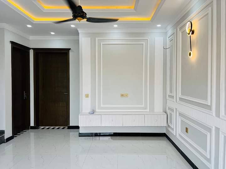 10 Marla Brand New Luxury Upper Portion For Rent In CHAMBELLI BLOCK Bahria Town Lahore 5