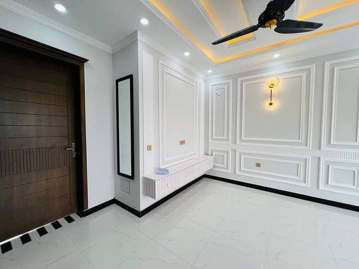 10 Marla Brand New Luxury Upper Portion For Rent In CHAMBELLI BLOCK Bahria Town Lahore 6