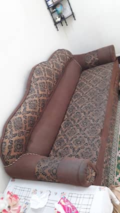 Five seater sofa in batter condition