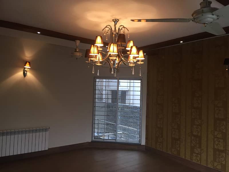 01 Kanal Like Brand New Bungalow Upper Portion For Rent In DHA Phase-5 Near To Park 17