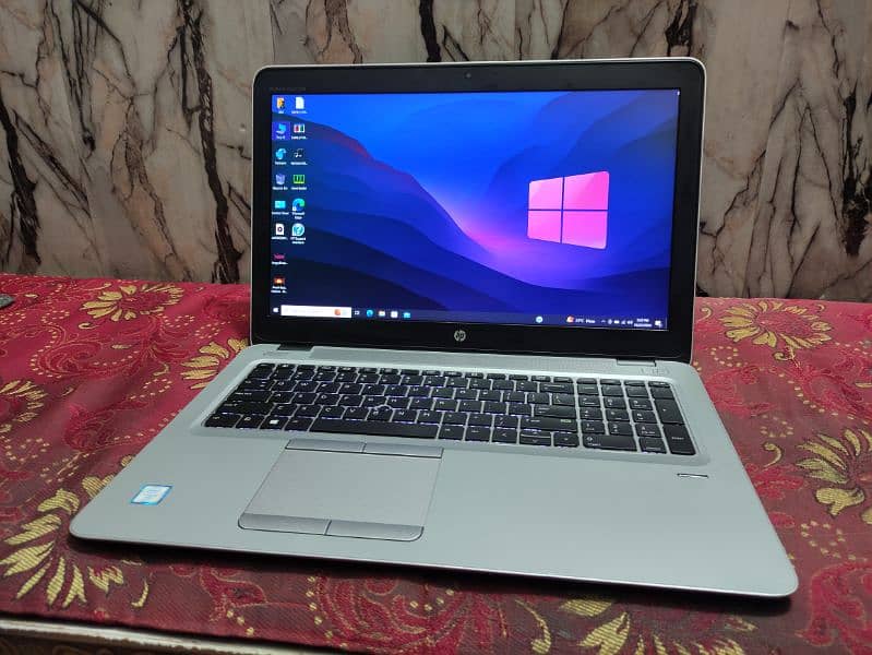 Hp Elitebook 850 G3 (ci7 6th gen) sleek and slim with numpads 0