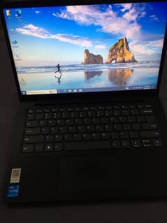 Lenovo V14 G3 i5 12 gen 8gb ram 256gb SSD 4gb integrated graphic card