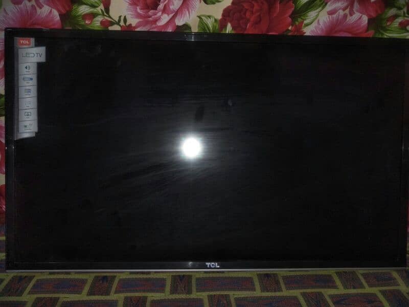 TCL LED 32 INCHES 1