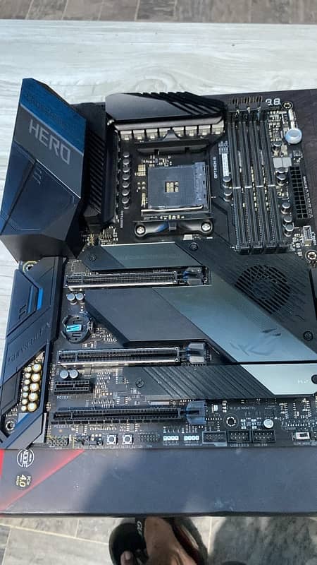 ASUS ROG X570 CROSSHAIR VIII HERO 0