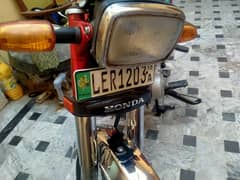 18 model Honda cd 70 available in Samundri city