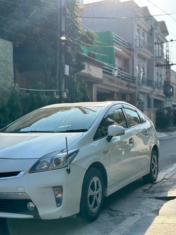 Toyota Prius 2013 PHV 1