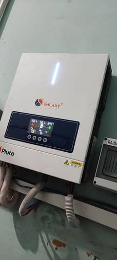 6200 Watt 6.2kw Hybrid inverter 4 months used