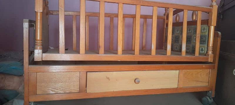 baby cot slight used 1