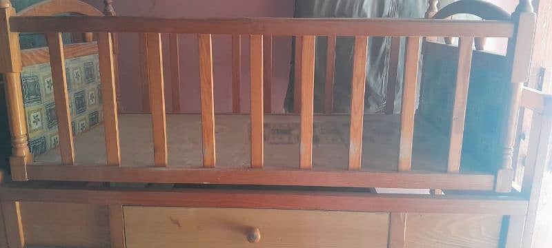 baby cot slight used 2