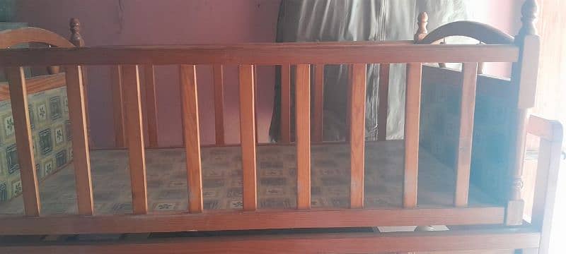 baby cot slight used 3