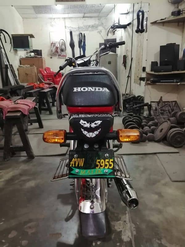 Honda cd70 bilkul new hai 4 month use hai one hand use hai 10 by 10 ha 7