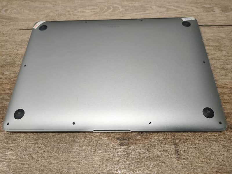 Macbook Air M1 2020 8/256 with Original Charger 2