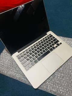 MacBook Pro 2014 . Cori 5.8 GB Ram 256 SSD Drive