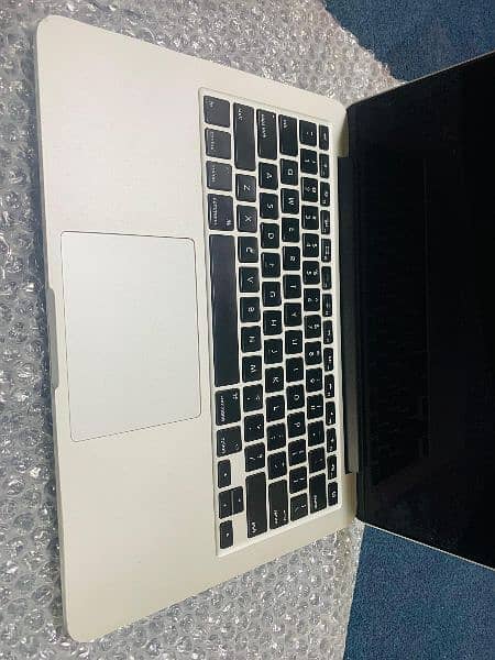 MacBook Pro 2014 . Cori 5.8 GB Ram 256 SSD Drive 3